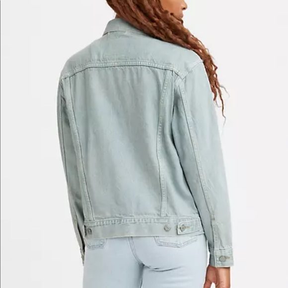 New light wash Levi’s Boyfriend Trucker Jacket - Picture 2 of 14